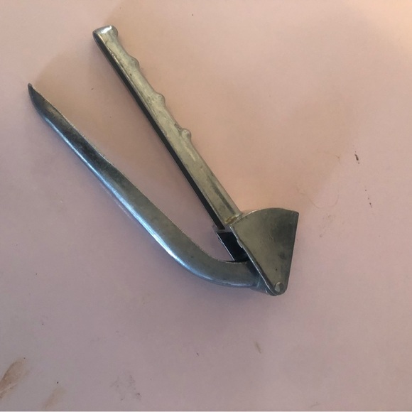 Vintage aluminum? Lightweight garlic press. Made in Japan- collectible -used - Picture 7 of 7